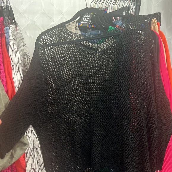 36 POSH LIVE LISTING SWEATERS
Made in Italy
Fashion Sweater - Picture 2 of 3